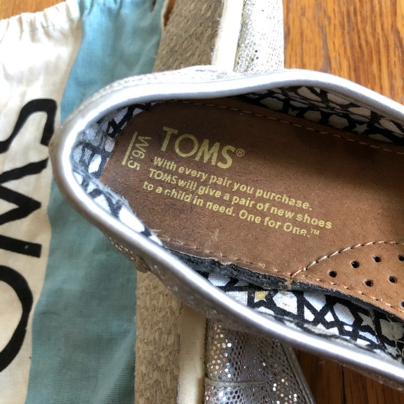 Toms Silver Glitter Sparkly Flats Shoes - Picture 3 of 4